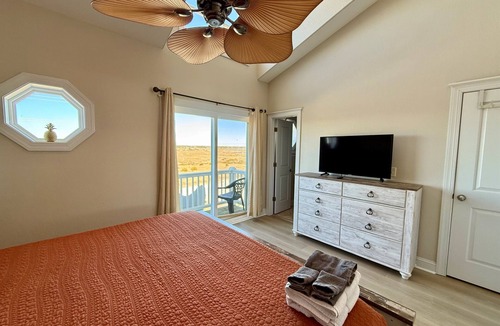 North Topsail Beach House | "Topsail Time" renovated oceanfront 4/bd & 3/bath