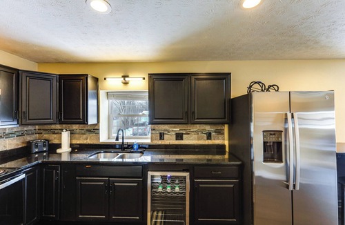 Lincoln Heights House | Townhome: Bunk Room for 6, Dry Bar Lounge Area