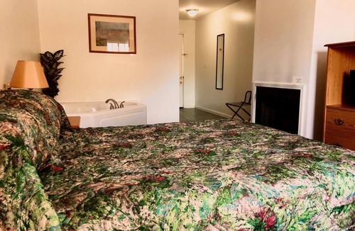 Lanark House | Trailside Inn
