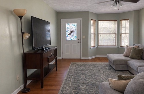 New Albany House | Tranquil 3-bedroom house Center of New Albany