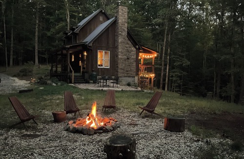 Clifford Cabin | Tranquil 3BR cabin in Monroe by the Blue Ridge Parkway - Rest, Restore, Explore!