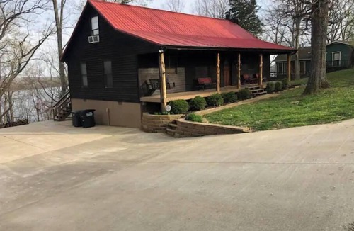Glasgow Cabin | Tranquil Cabin on Barren River Lake