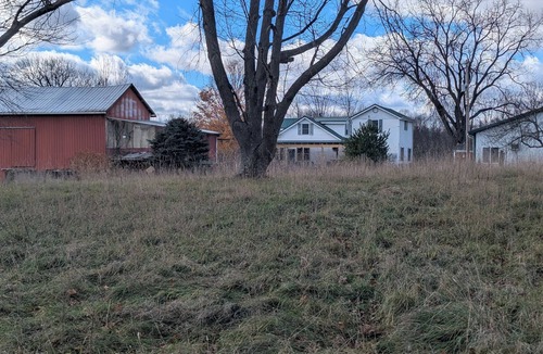 Lawrence House | Tranquil Countryside Retreat Near Michigan Wine Trail With Hot Tub