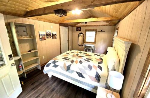 Purlear House | Tranquil Creekside Tiny House in the Appalachian Mountains, Perfect for a Weekend to Disconnect