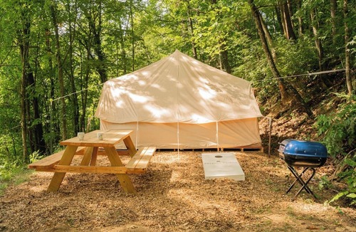 Lookout Valley Neighborhood Association RV Rental | Tranquil Farm Yurt - Mountain View