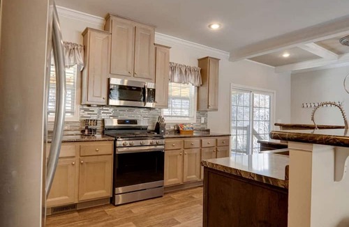 Asheville House | Tranquil Riverfront Retreat with Hot Tub near Waterfalls & Pisgah National Forest, Brevard NC