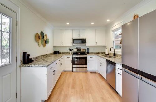 Travelers Rest House | Tranquil Travelers Rest Home w/Fire Pit!