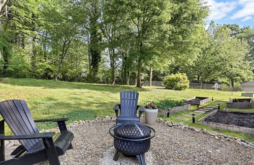Travelers Rest Cottage | Travelers Rest Cottage close to downtown and the Swamp Rabbit Trail.