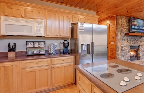Bryson City Cabin | Tree-Lined Cabin w/Hot Tub & Deck in Bryson City