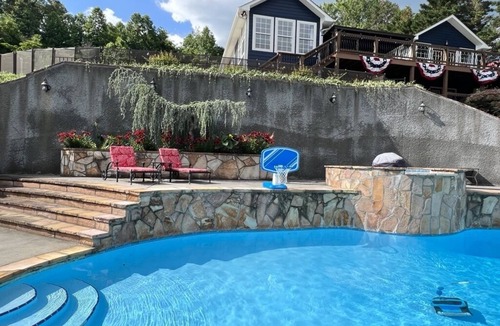 Harriman House | Tremendous 4-bedroom house with Boat Dock, Pool and Hot Tub in charming Harriman
