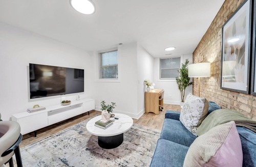 Hyde Park Apartment | Trendy and Comfortable Stay in Hyde Park