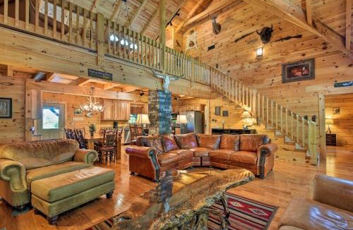 Trenton House | Trenton Cabin w/Hot Tub - 14 Mi to Lookout Mtn!