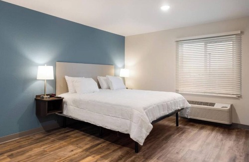 Newnan Hotel | Triple Suites w/Kitchen & Onsite Laundry