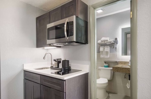 Salem Hotel | Triple the Comfort! 3 Spacious Suites Near Parks, Trails, and Salem Events