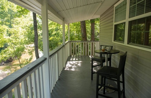 Farmers Cabin | Triplett Creek Cabin Rental with Scenic Views – Near Cave Run Lake!