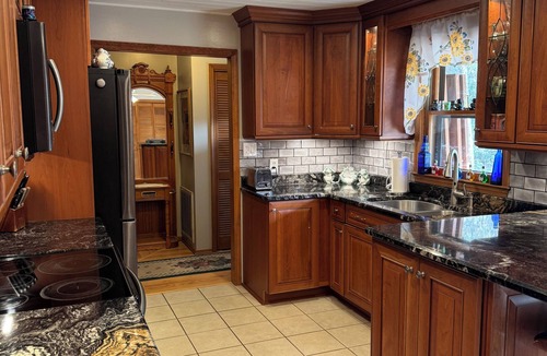 Reed Creek House | Tucked Away: Waterfront, Hot Tub, Pickleball, 9 Guests, High End Kitchen & Baths