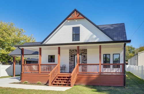 Tullahoma Cottage | Tullahoma Whiskey Trail Base w/Yard & Fire Pit