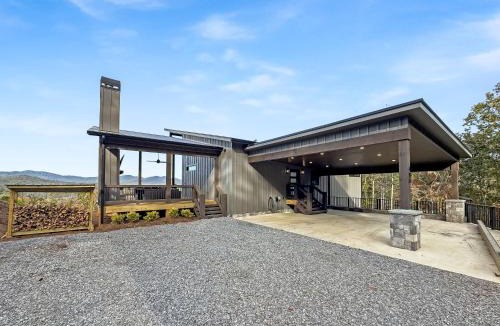 Ridgeline Vistas House | Tune Inn