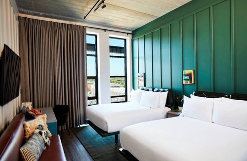 East Nashville Hotel | Two Double Room at Waymore’s w/Rooftop Bar and 1 Mile from Nissan Stadium