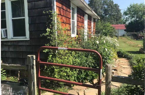 Flintstone Cabin | Two lane country roads near Lookout Mountain Big Living in the Little House