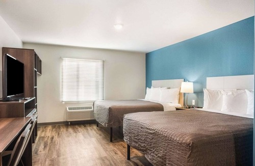 Newnan Hotel | Two Quiet, Secure and Easy-Access Room w/Kitchen