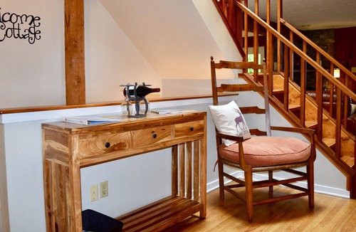 Arden Cabin | Tŷ Nant Cottage: Relax & have a great adventure. Pet Friendly, River Access