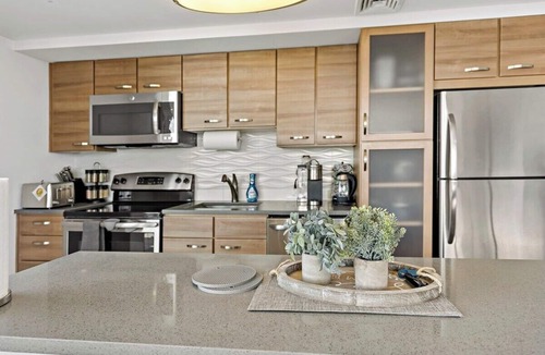 McLean Apartment | Tysons 2BR | Panoramic Views, Rooftop Pool & Gym