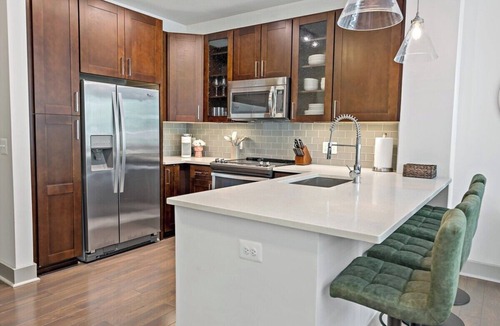 McLean Apartment | Tysons 2BR | Two Baths, Pool & Gym