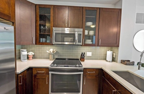 McLean Apartment | Tysons 2BR | Two Baths, Pool & Gym