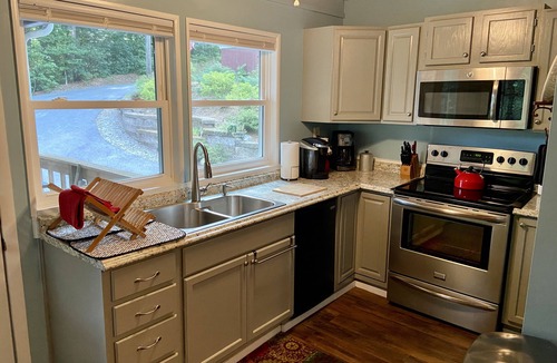 Zirconia Cabin | Ultimate Escape, Henderson Private Mountain Retreat, WiFi, Hot Tub, Scenic Views
