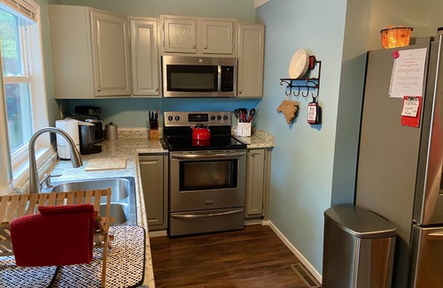 Zirconia Cabin | Ultimate Escape, Henderson Private Mountain Retreat, WiFi, Hot Tub, Scenic Views