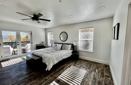Murphys House | Ultimate Group Getaway: Swimming Pool, Game Room, Bocce & Mountain Views!