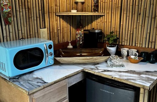 Willis Cabin | Unique Bamboo Tree House for an Unforgettable Couples Getaway by Lake Conroe, Texas