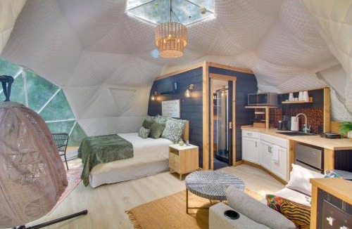 Sparta Apartment | Unique Dome Home w/Deck in Smoky Mountains
