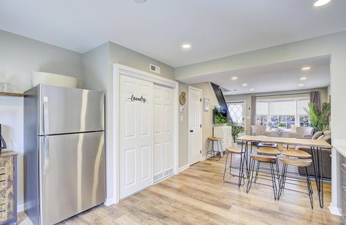 Annapolis House | Unique Listing! Entire Downtown Triplex w/Private Parking! Sleeps 12-18. Pets ok