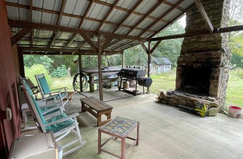 Bridgeport Ski Chalet | Unique Mountaintop Cabin on small farm with WiFi and outdoor pavilion