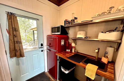 Kitty Hawk Cabin | Unique Soundfront Rental Set in Kitty Hawk Woods Coastal Preserve of North Carolina