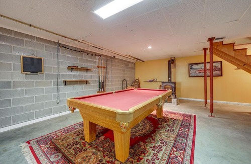 Town of Varick House | Unplug & Unwind! Romulus Family Gem w/Swim Pond
