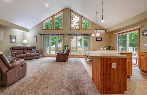 Town of Varick House | Unplug & Unwind! Romulus Family Gem w/Swim Pond