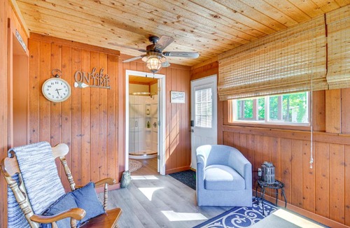 Bronston House | Unwind Near the Lake | Fire Pit Marina Nearby