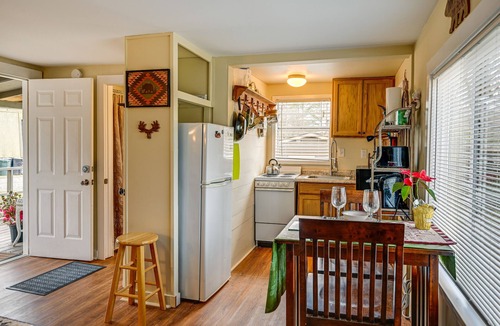 Qualla Apartment | Unwind w/a Shared Hot Tub: Cozy Whittier Getaway