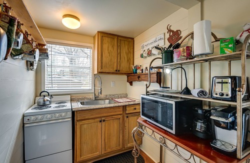 Qualla Apartment | Unwind w/a Shared Hot Tub: Cozy Whittier Getaway