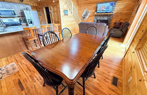 Grassy Creek Cabin | Unwind Where the Air Is Cooler -3BR/2.5BA w/Hot Tub Near New River