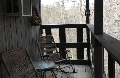 East Bernstadt Cabin | Up the Creek Cabin 3 mi to Wildcat Off Road Park