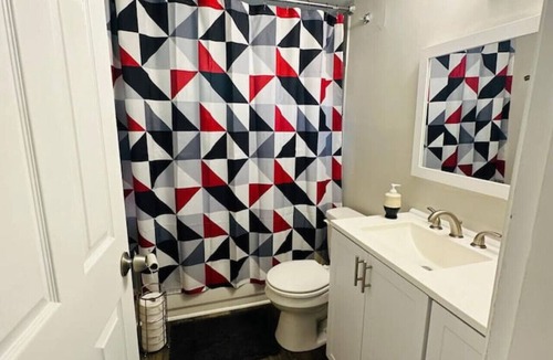 Reading Apartment | Updated 2BR 15 Min to Downtown Cincinnati | 30+ Day Stays Welcome