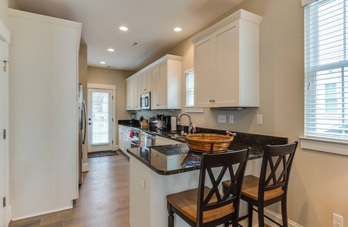 Northeast Virginia Beach House | Updated 2BR pet-friendly townhouse near beach, boardwalk, dining, and parking.