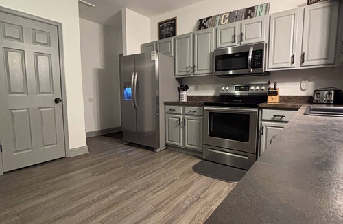 Sevierville House | Updated - 3-bedroom house in delightful Sevierville, hot tub, dog friendly