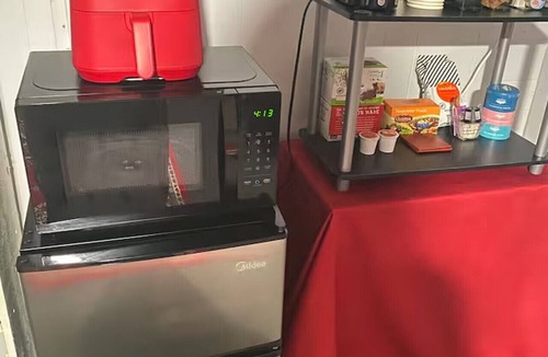 Southeast Apartment | Updated Apt with Private Entry and FREE Parking