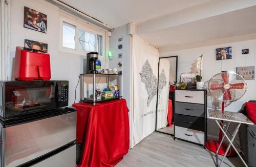Southeast Apartment | Updated Apt with Private Entry and FREE Parking