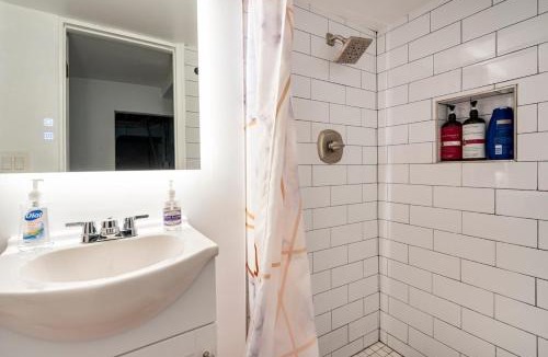 Southeast Apartment | Updated Apt with Private Entry and FREE Parking